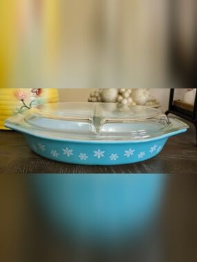 Pyrex 1950s Snowflake Divided Cassarole